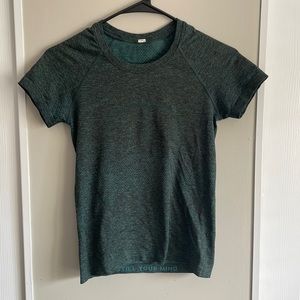 Lululemon swiftly tech short sleeve. EUC. Size 0/2